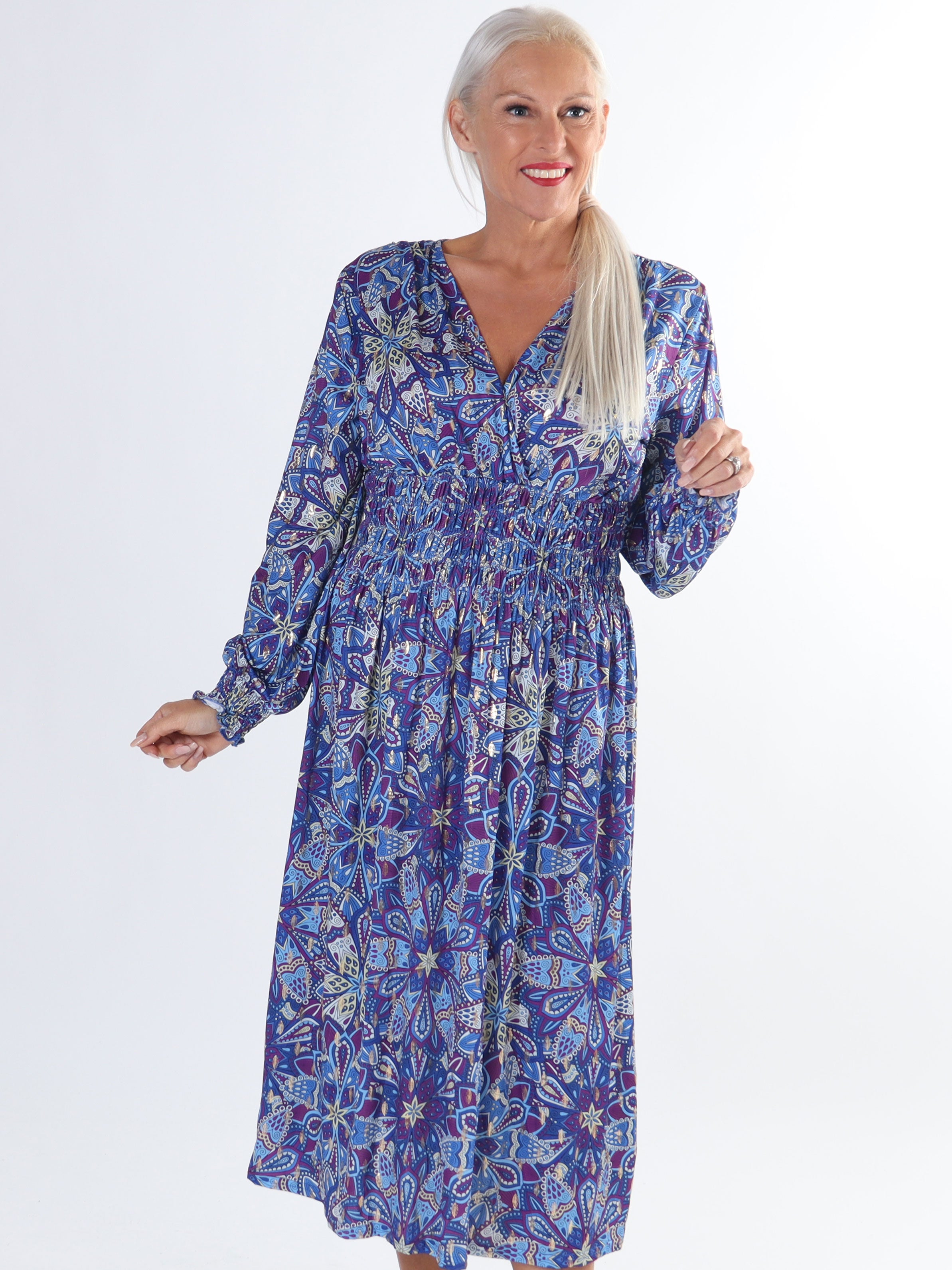 Pams Multi Midi L/S - Plus size klänning i skrynkelfritt tyg med långa ärmar